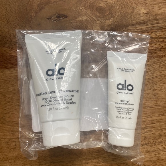 Alo Yoga Glow System Sunscreen and face moisturizer - Picture 3 of 4